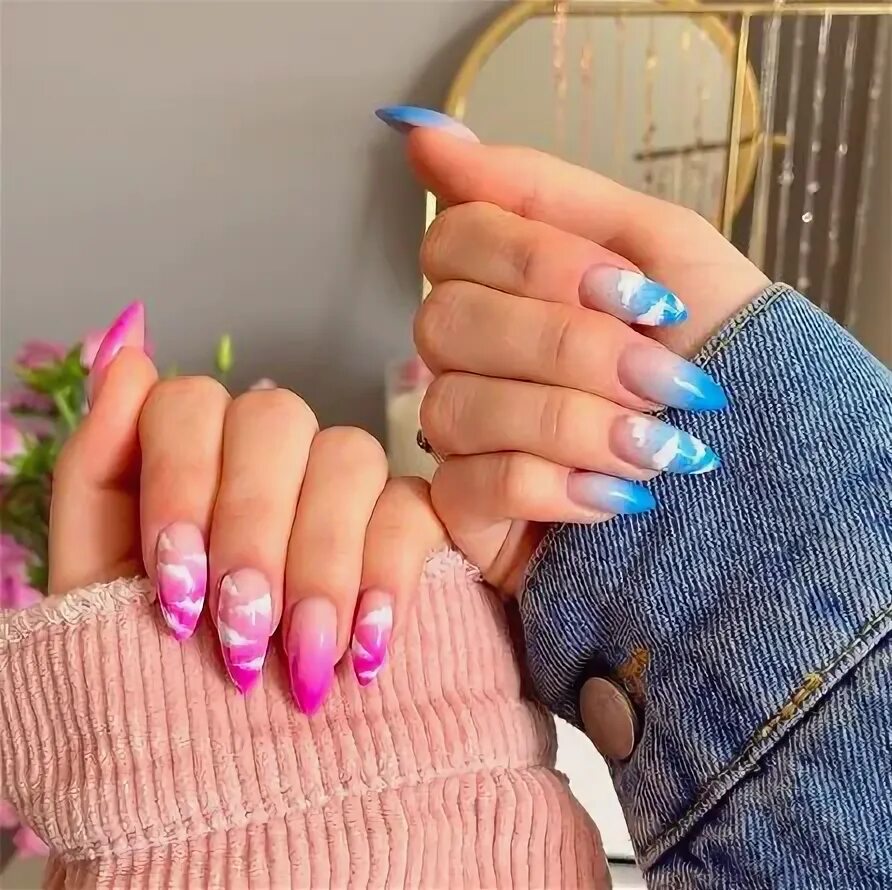 Разный маникюр на двух руках миндаль 35 Short Almond Nail Designs to Consider for Your Next Manicure Almond nails des