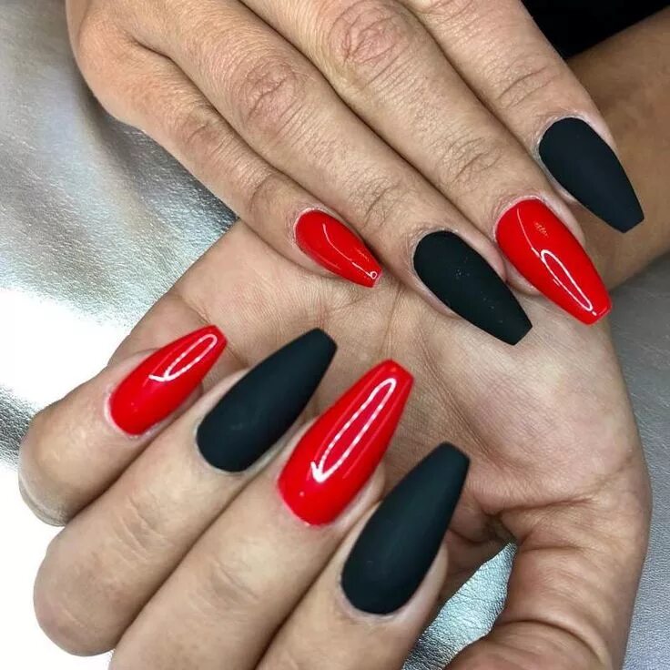 Разный маникюр на руках черно красные Red Nail Art for Valentines Day which are Eclectic,tasteful, and sophisticated H