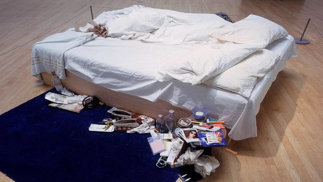 Разобранная кровать фото Tracy Emin about My Bed, 20 Years exhibition, HD - YouTube