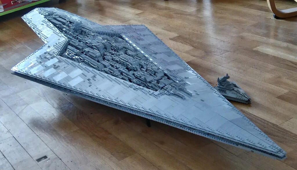 Разрушители самоделок Executor and baby star destroyer (old version) Fabrice Neaud Flickr