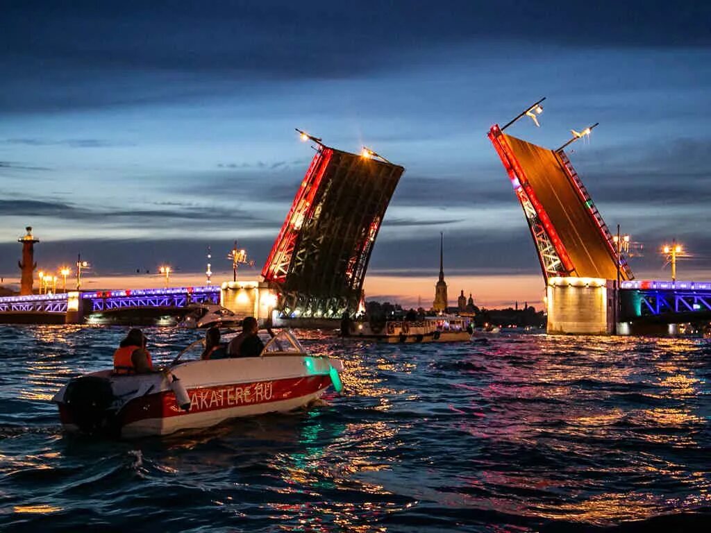 Разведенные мосты петербурга фото Прогулка на небольшом катере с капитаном во время разведения мостов - цена 11 00