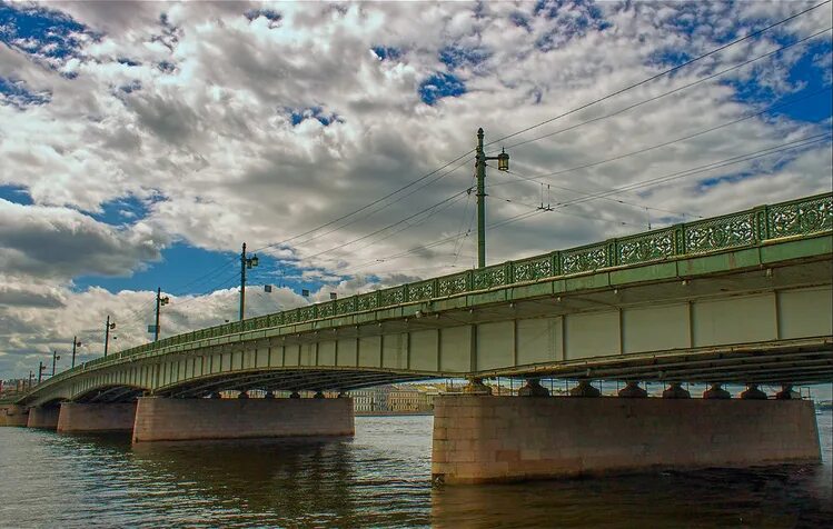 Разведенный литейный мост в санкт петербурге фото В центре Питера из Невы вытащили израненную нетрезвую девушку Петербургская газе