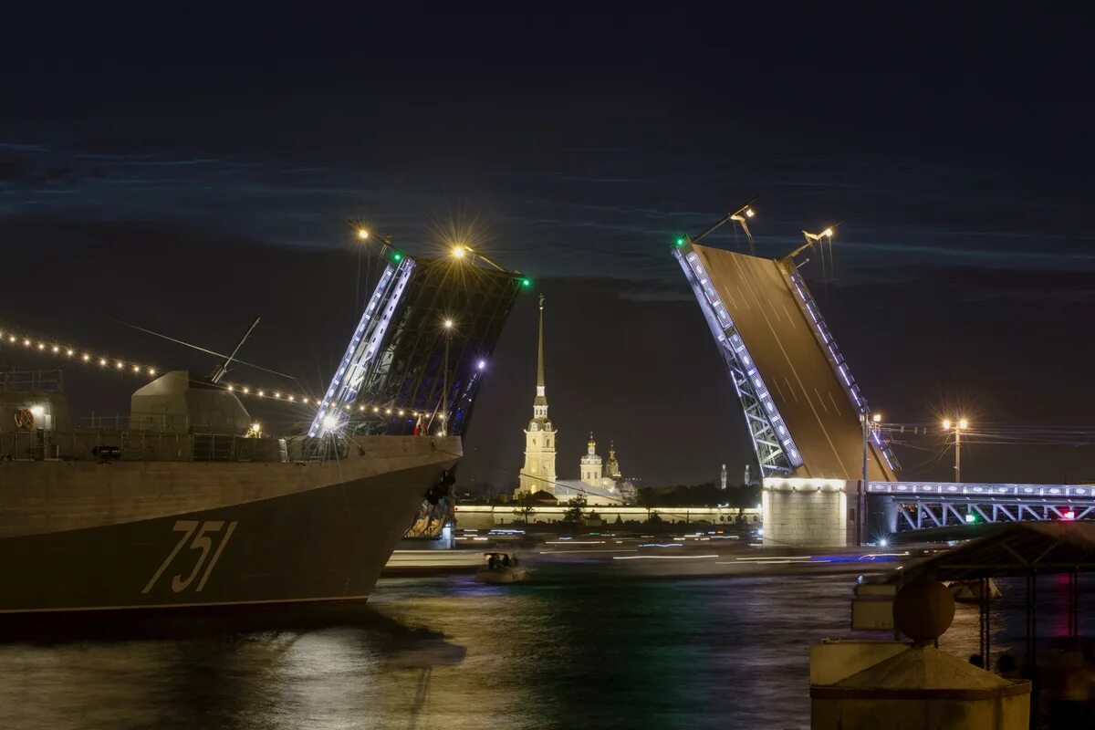 Развод мостов фото Три моста разведут в Петербурге в ночь на 10 апреля - МК Санкт-Петербург