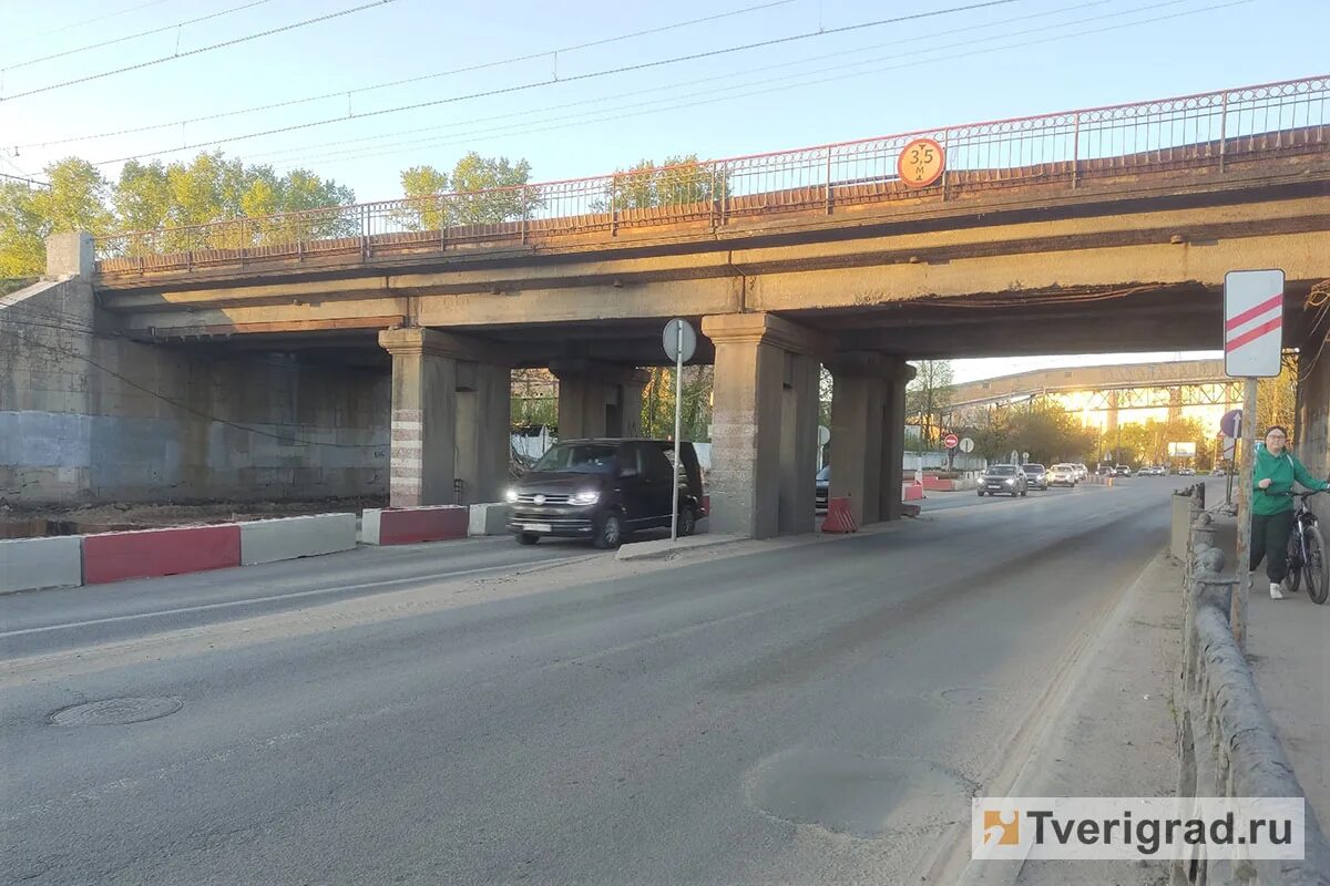 Развязка на комсомольской площади в твери фото Под путепроводом на Комсомольской площади в Твери кардинально изменилась схема д