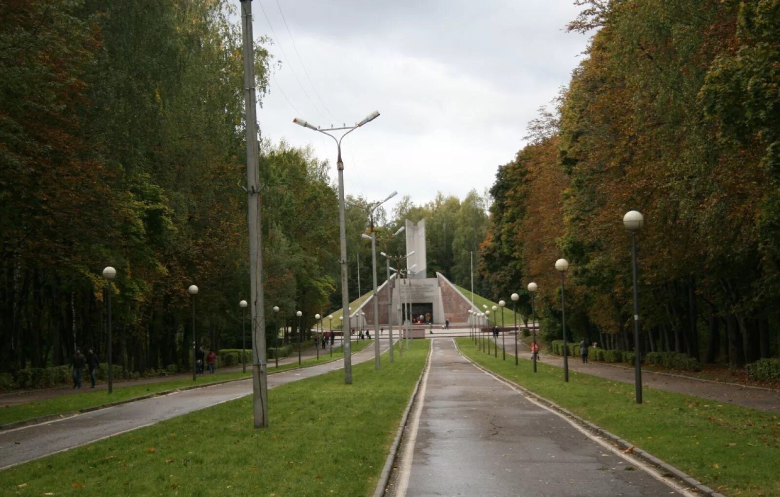 Реадовский парк смоленск фото В Смоленске прошла акция "Всемирный день чистоты "Сделаем!