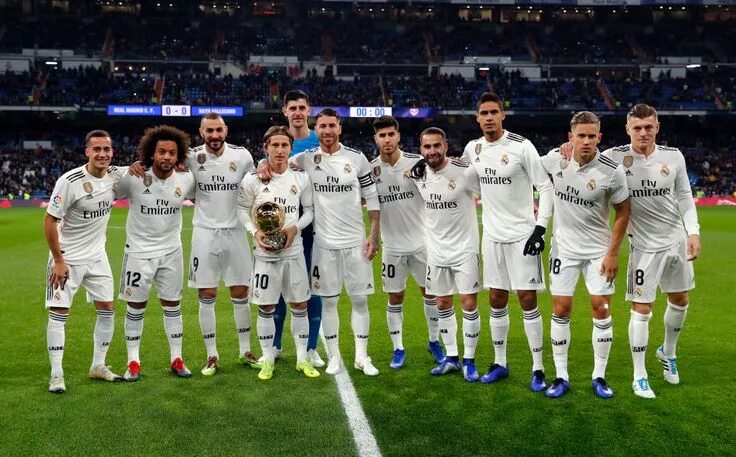 Реал клуб фото The Real Madrid players pose with Luka Modric of Real Madrid and his... Real mad