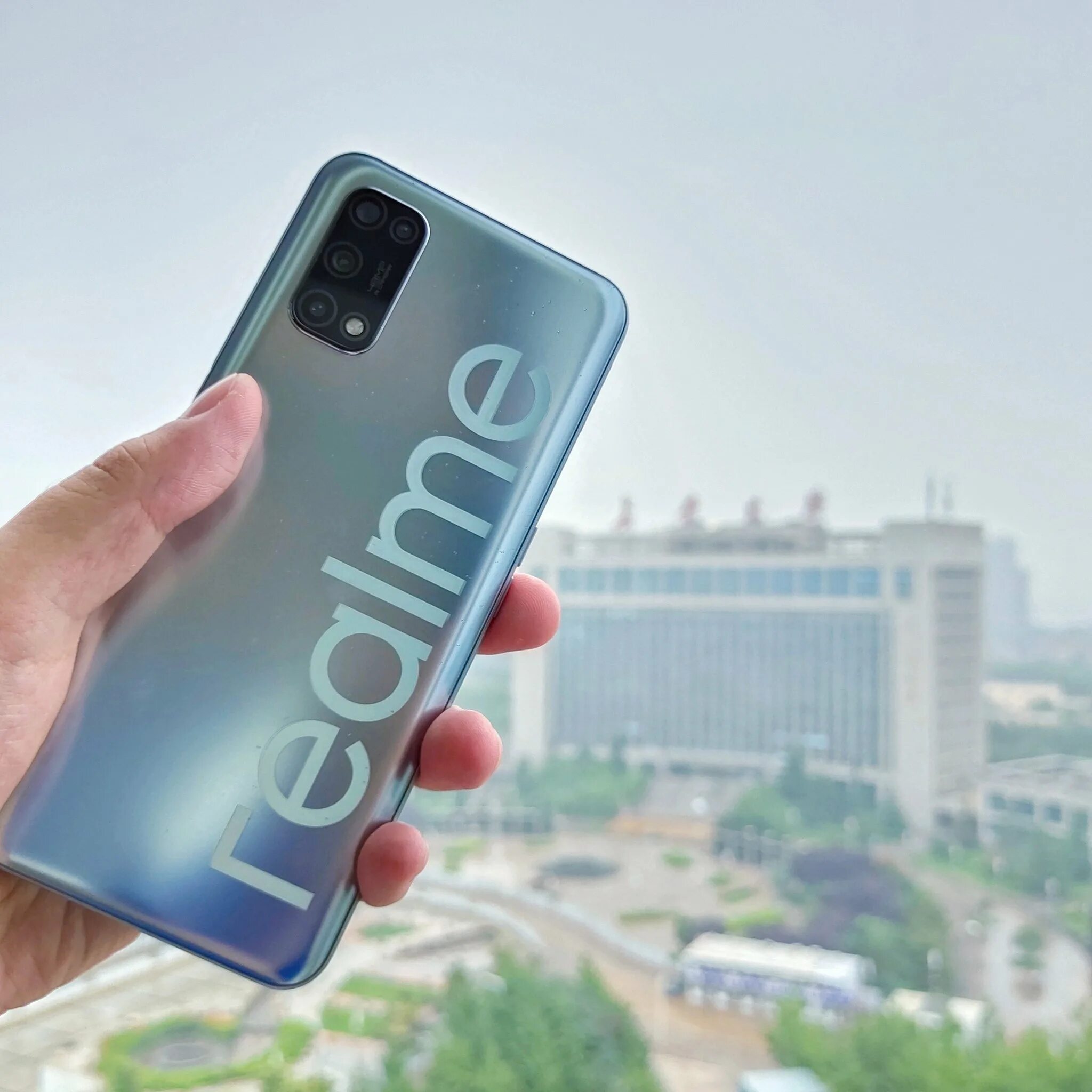 Реалми 6 фото Realme V5 в итоге скопировал дизайн Honor 30. Живые фото в высоком разрешении