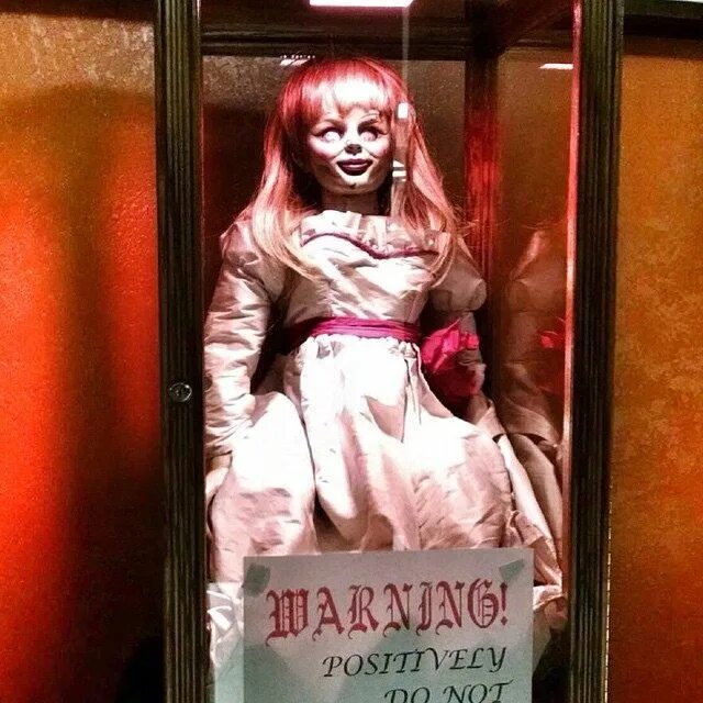 Реальная кукла аннабель фото If horror is your thrill, 'Annabelle' the doll will be on display at UTEP 's Uni