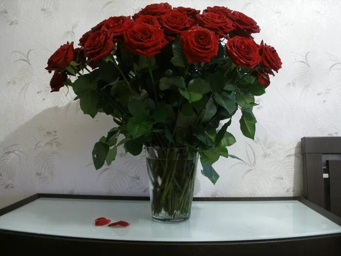 Реальное фото букетов цветов в квартире Flowers for mom with delivery in Moscow