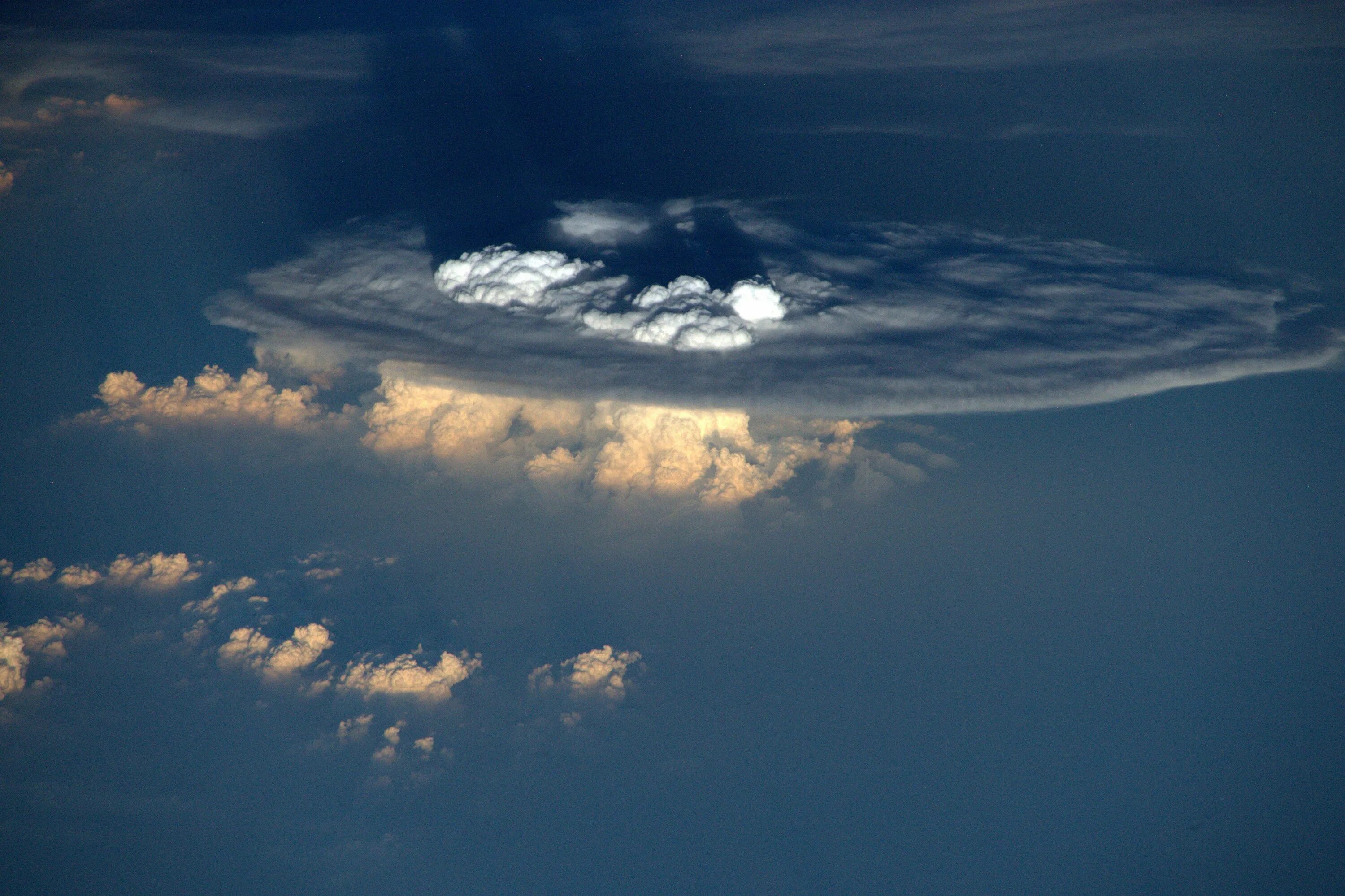 Реальное фото облаков ESA - Cumulonimbus