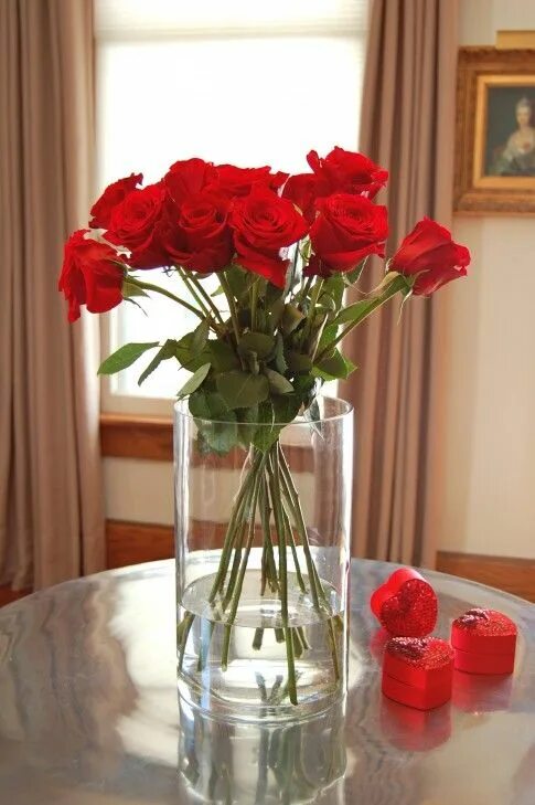 Реальное фото цветов в вазе How to Arrange 1 Dozen Roses Rose vase, Rose flower arrangements, Red rose arran