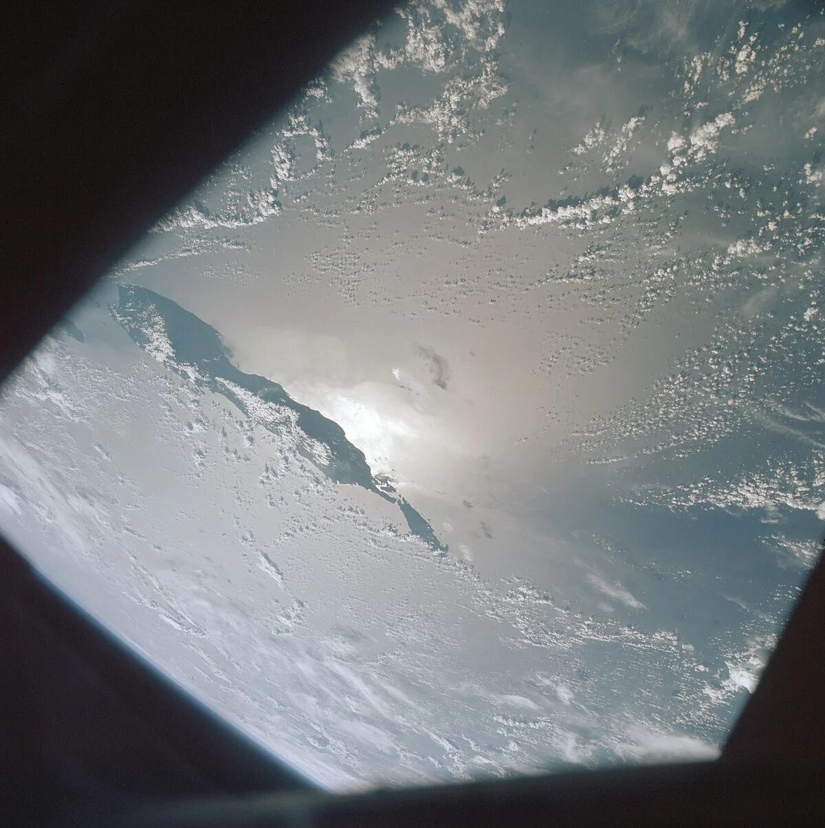 Реальное фото земли 1972 Súbor:South Western Pacific Ocean, as photographed from the Apollo spacecraft in