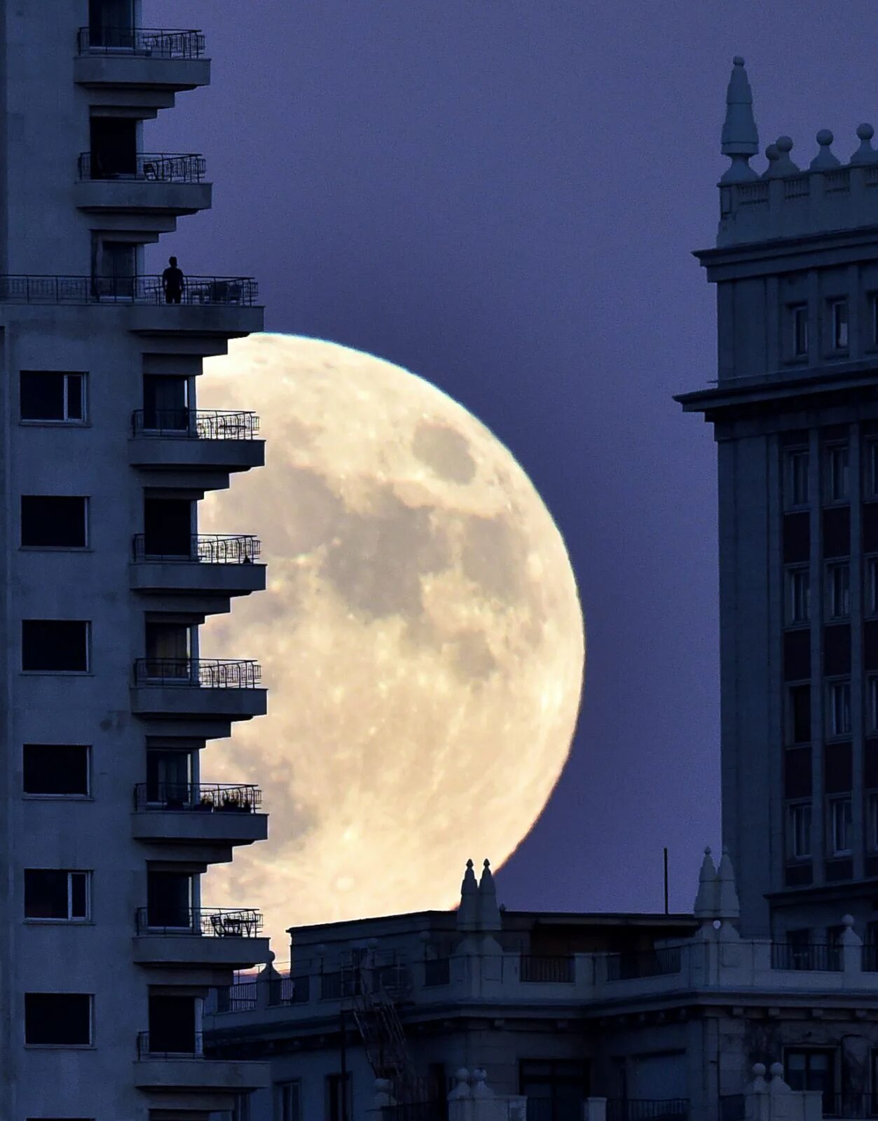 Реальные фото большой луны Supermoon Pictures From Around the World - ABC News