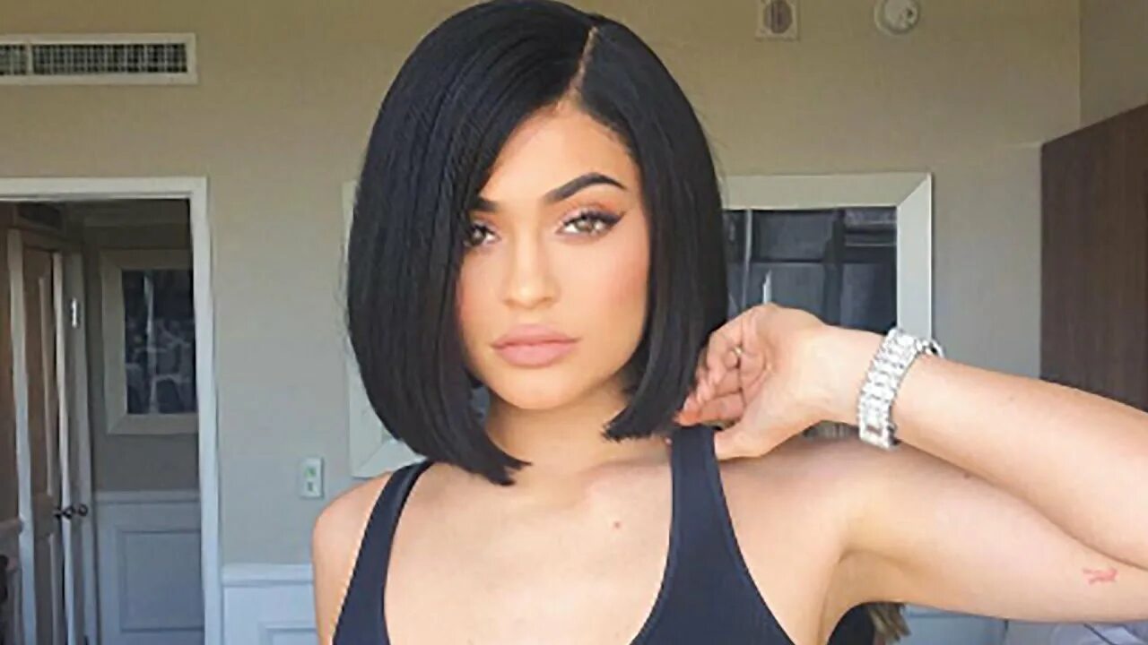 Реальные фото брюнеток с каре Kylie Jenner’s Shortest Haircut Yet Captured On Snapchat - YouTube