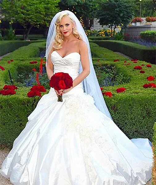 Реальные фото свадебных платьев Defineviral.com Celebrity bride, Famous wedding dresses, Celebrity wedding dress