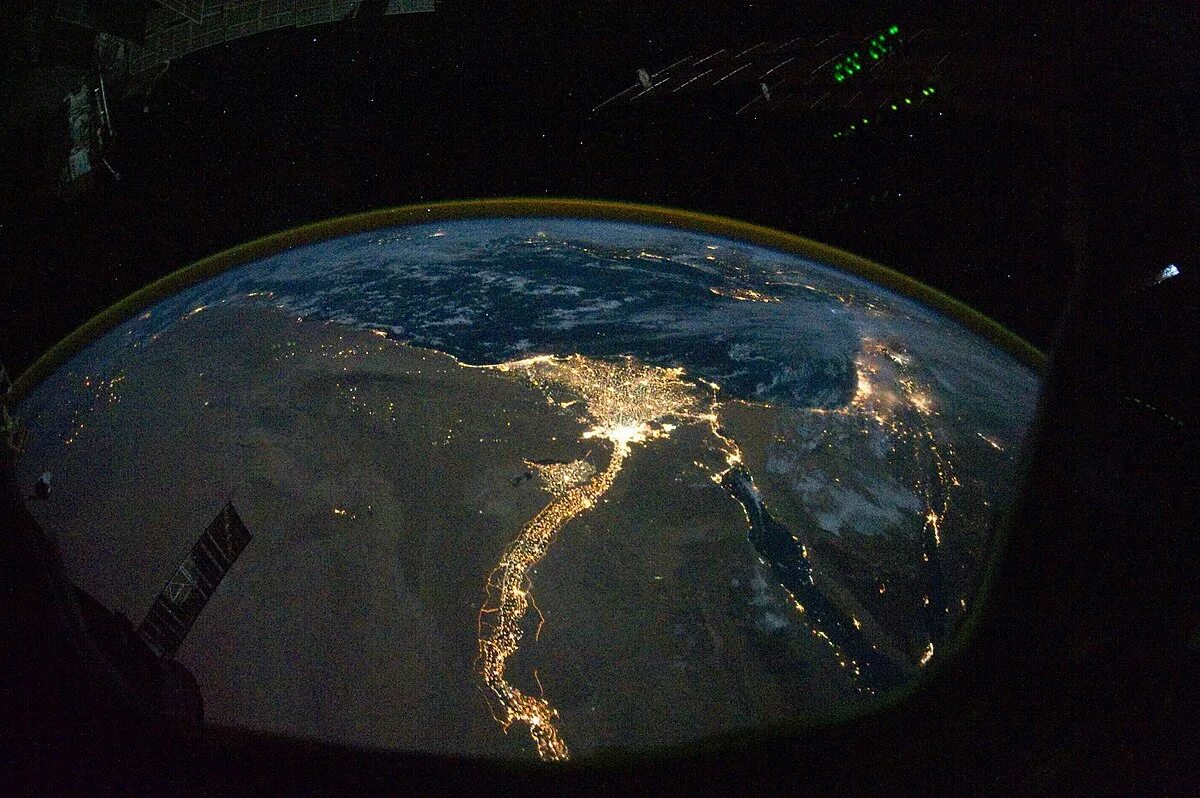 Реальные фото земли из космоса Файл:Nile River Delta at Night.JPG - Вікіпедія