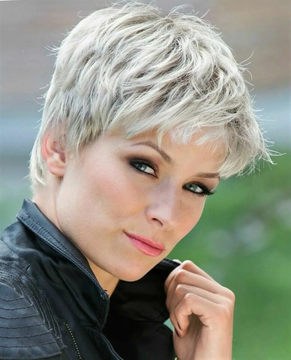 Реальные фото женской короткой стрижки Pin by larisa kutishenko on стрижки Short hair cuts for women, Short hair pixie 