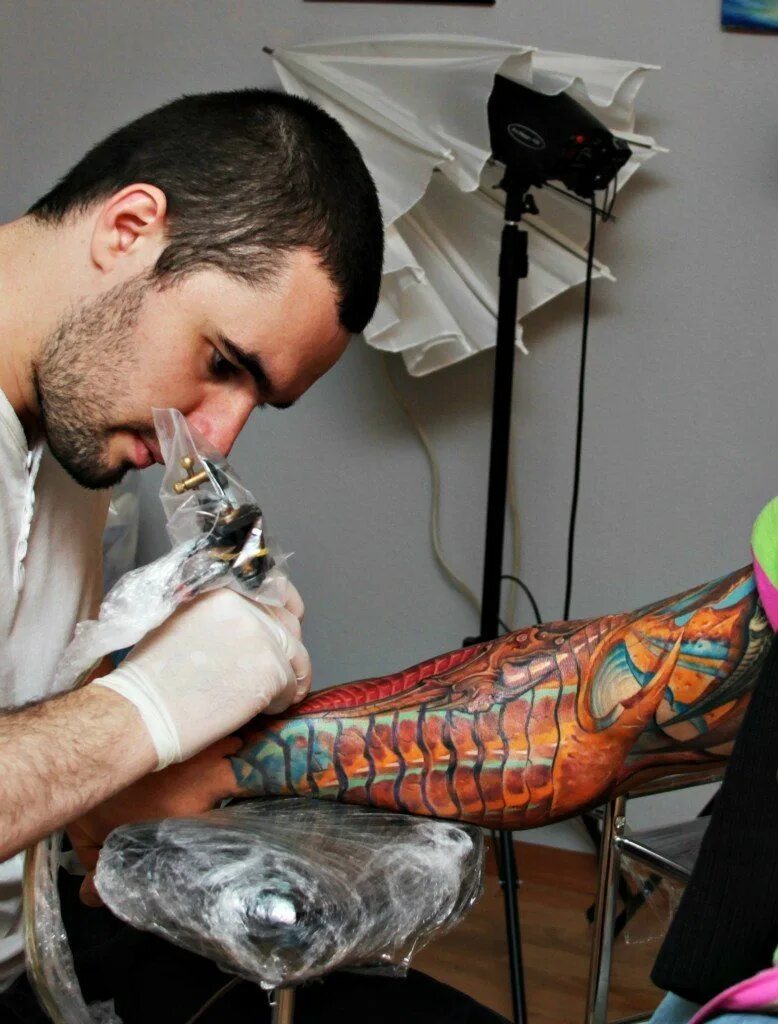 Реальные тату фото Pin on Colored skin... Biomechanical tattoo, Tattoo process, Arm tattoo