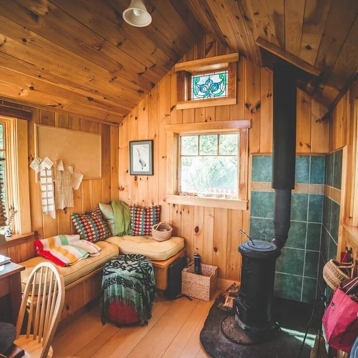 Реальный интерьер дачи bon voyage Tiny house cabin, Cabin interiors, Cabin homes