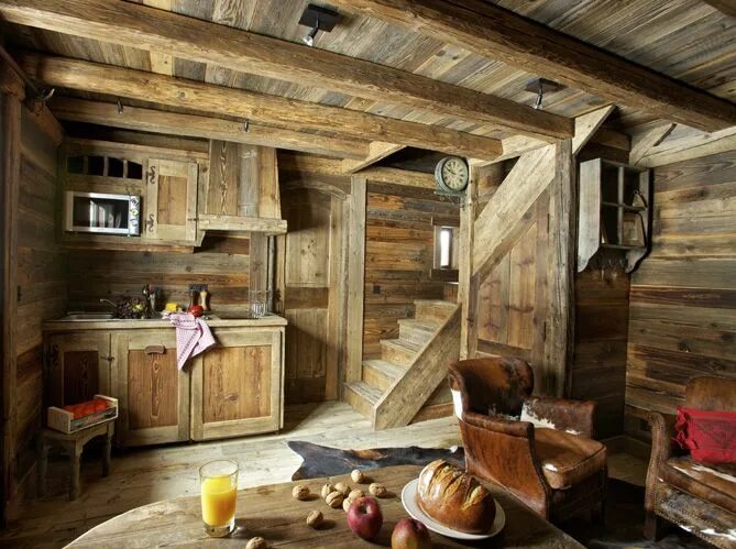 Реальный интерьер деревенского дома Un chalet miniature - Elle Décoration Cabin interiors, Rustic cabin interior, Ru