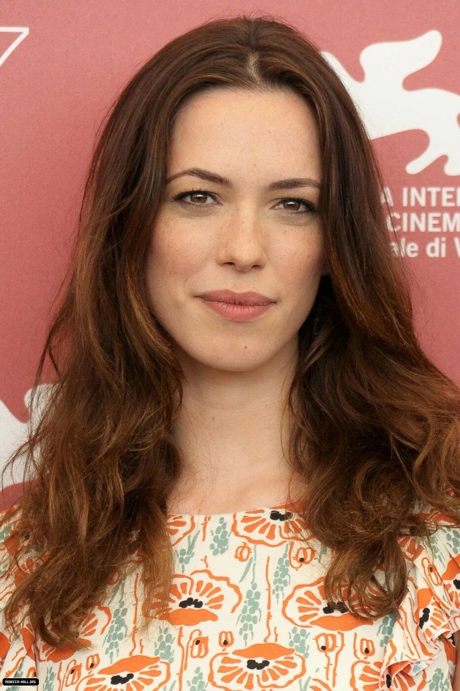 Ребекка холл фото Rebecca Hall Colours too soft and washed out. Boring !! Rebecca hall, Celebritie