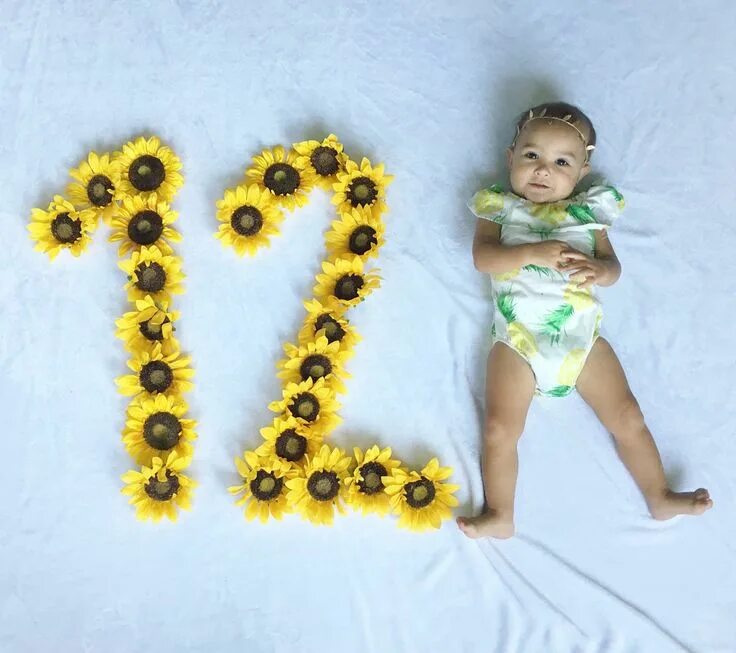 Ребенок 12 месяцев фото 12 months old floral number Monthly baby photos, Baby month by month, Baby miles