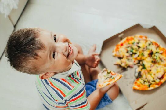 Ребенок пицца фото Pizza Children Изображения: просматривайте стоковые фотографии, векторные изобра