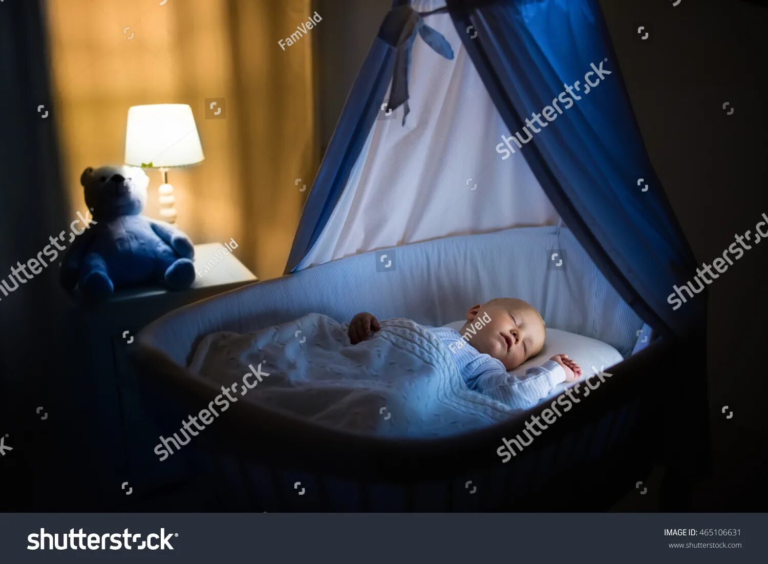 Ребенок спит ночью фото Infant beds: фотографии, изображения, картинки Shutterstock