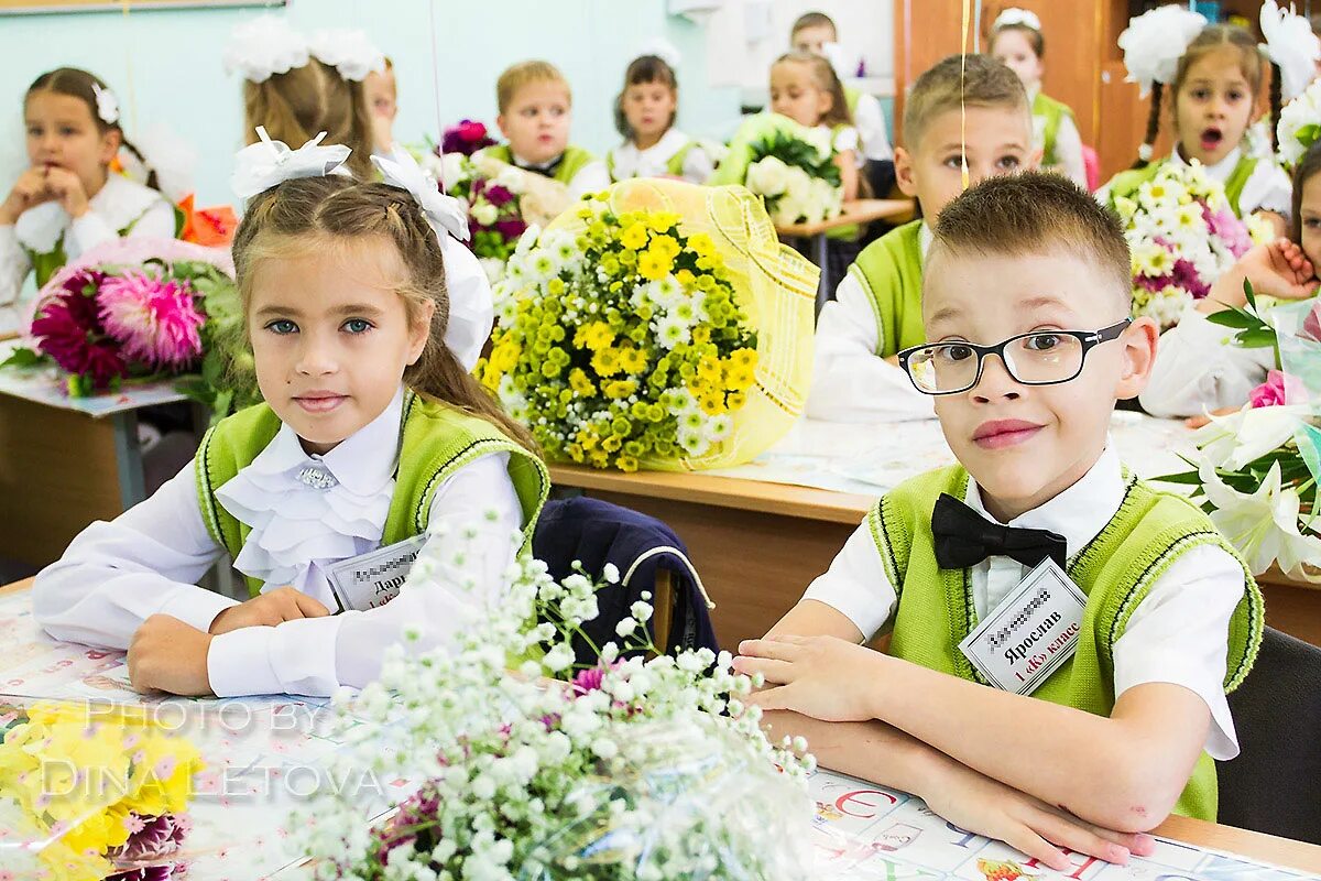 Ребенок в первом классе фото Профессиональный фотограф на первое сентября.