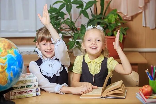 Ребенок в первом классе фото Three months to school: what parents of future pupils should take care of now Pa