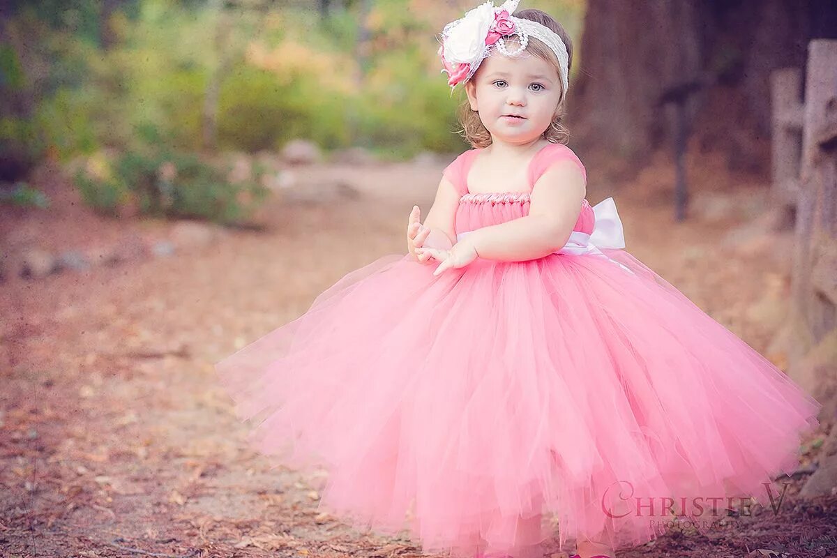 Ребенок в розовом фото https://childrensdressshop.com/60-coral-flower-girl-dresses Pink tutu dress, Flo