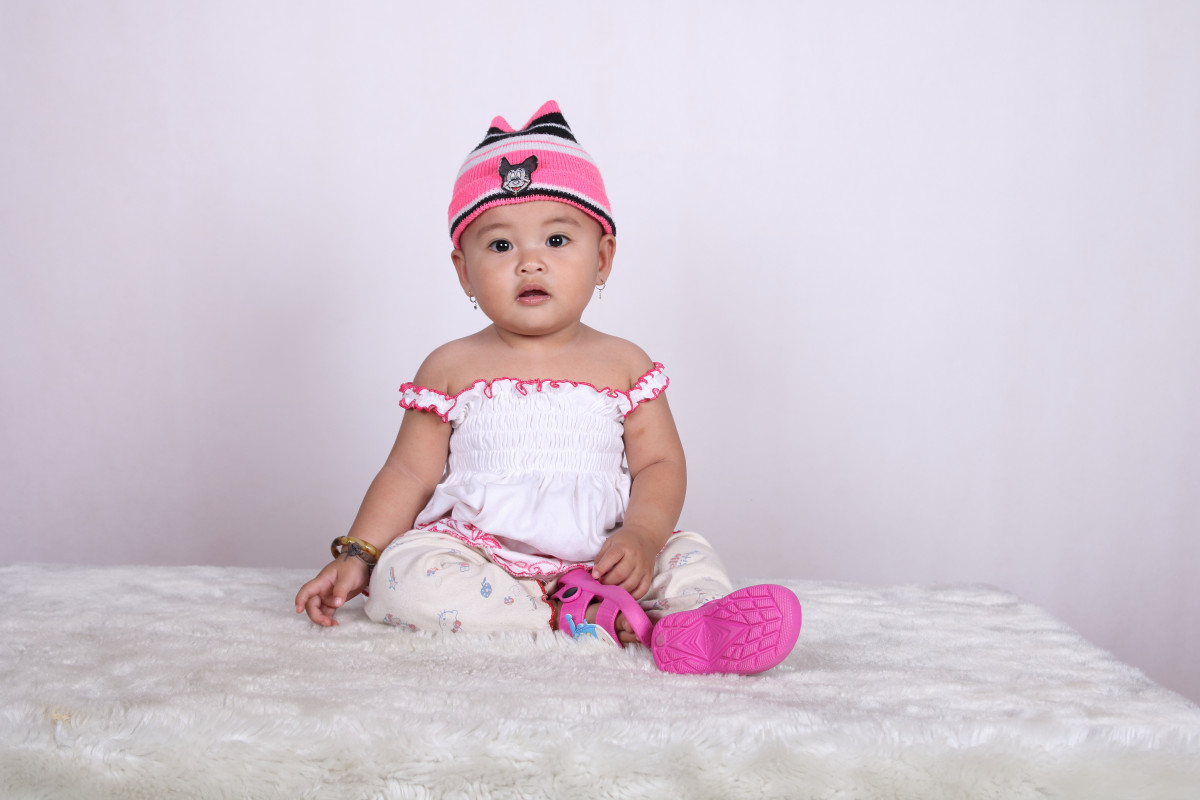 Ребенок в розовом фото Free Images : pink, white, hair accessory, Baby toddler clothing, headgear, sitt