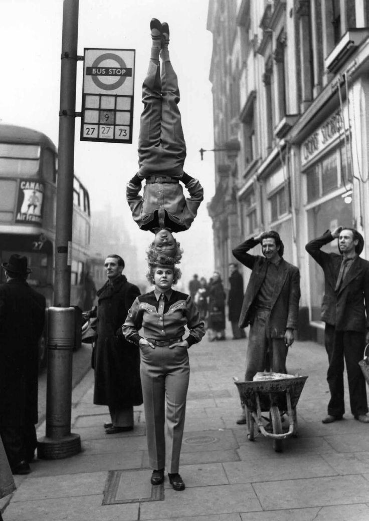 Редчайшие старые фото ClassicPics on Twitter Weird vintage, Circus performers, Vintage photography