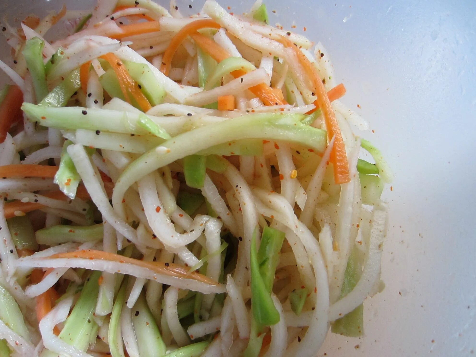 Редька дайкон рецепты приготовления салатов с фото Kohlrabi, Daikon, Broccoli, Carrot Slaw! CSA Bounty Recipes Carrot slaw, Carrots