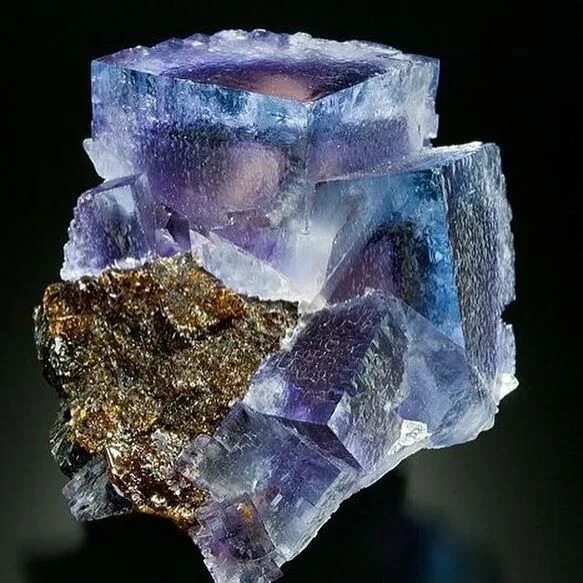 Редкие камни фото Fluorite on Sphalerite #Geology #GeologyPage #Mineral Locality: Minerva No.1 Min