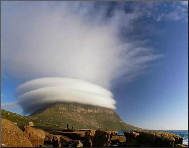 Редкие природные явления фото Lenticular clouds over Table Mountain Lenticular clouds, Clouds, Earth pictures