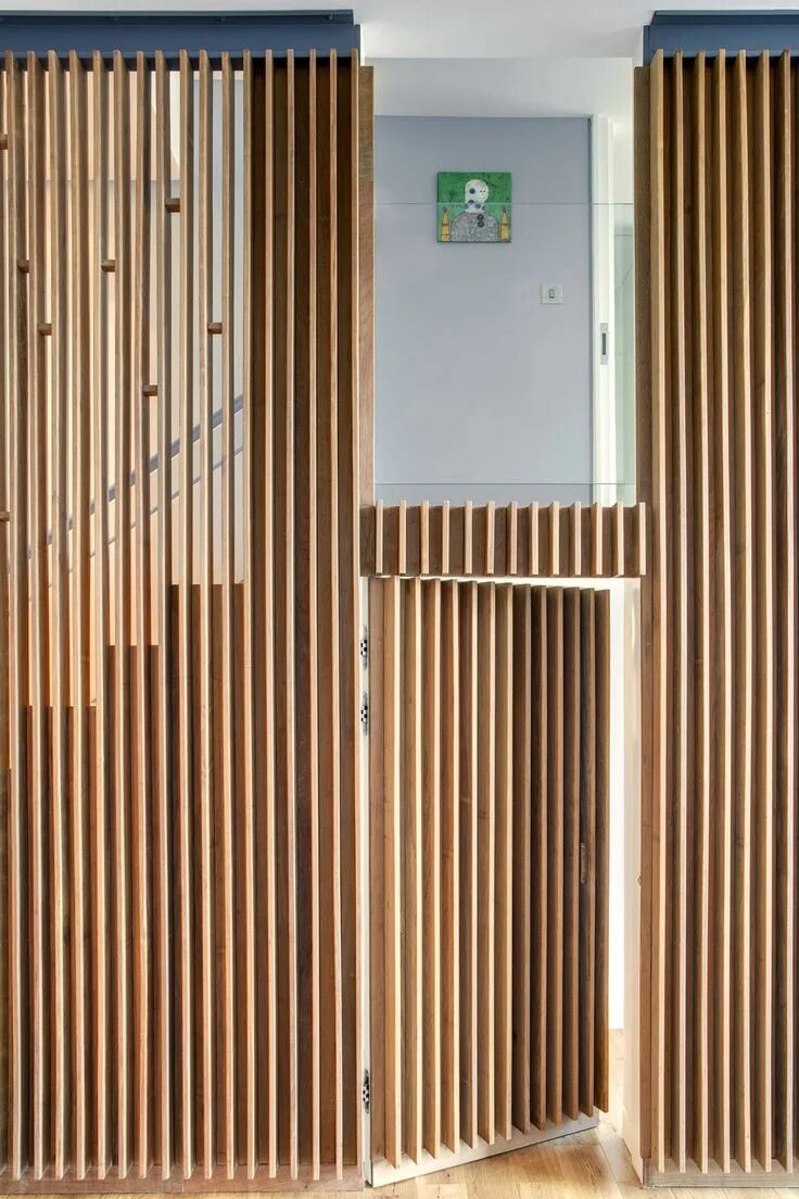 Реечная стена фото Wood Slats Add Texture and Warmth to These Homes Lambris mural, Panneau deco, La