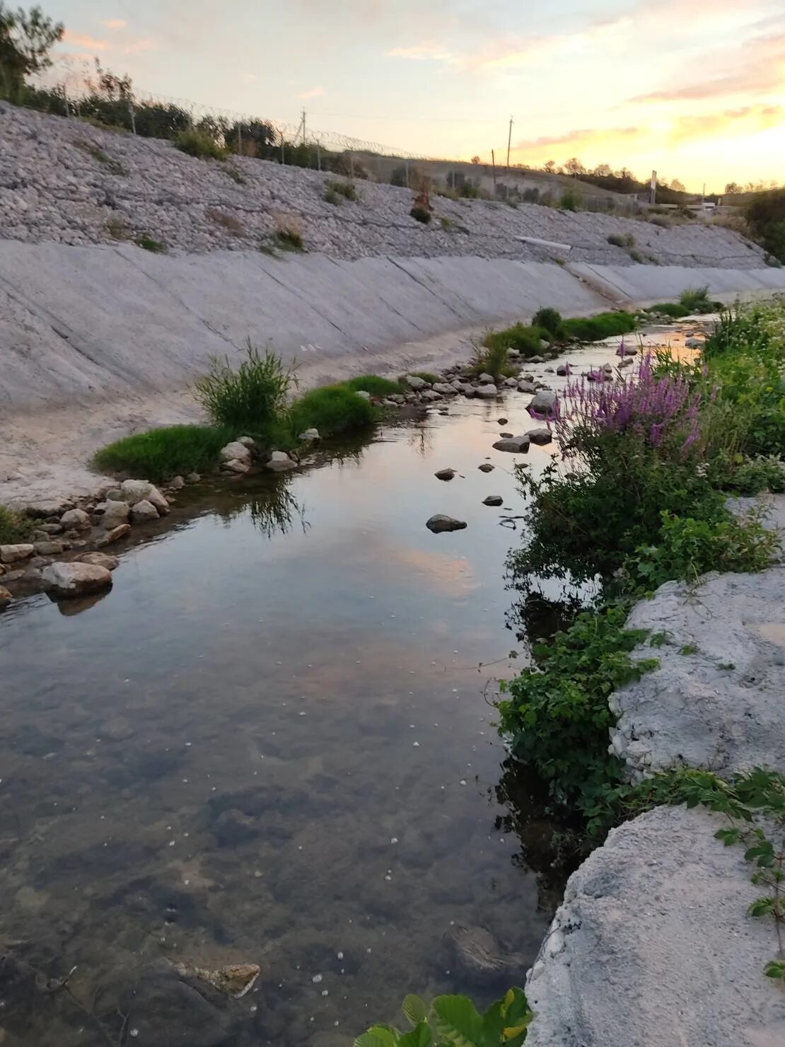 Река бельбек фото Река Бельбек изменила цвет (фото) - СевКор - Новости Севастополя