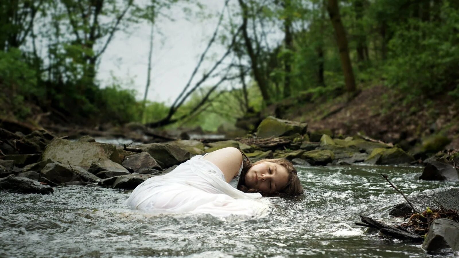 Река девки фото Wallpaper : forest, dress, river, sad, stream, girl, down 1920x1080 - 4kWallpape