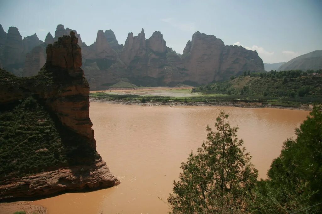 Река хуанхэ фото Cliffs over the Yellow River, China Some cliffs on a branc. Flickr