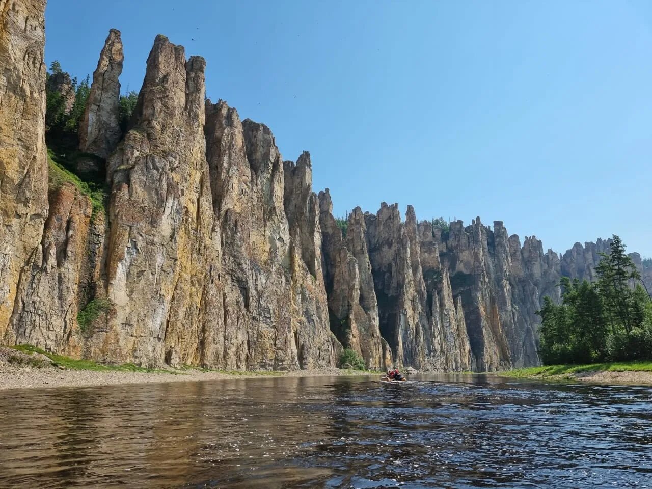 Река синяя в якутии фото Путешествие краеведов Находки в Якутии. Сплав по рекам Синяя и Лена