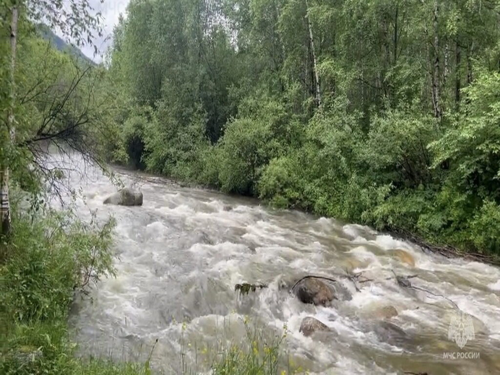 Река снежная фото Поиски новосибирской туристки, сплавлявшейся по реке Снежная, до сих пор продолж