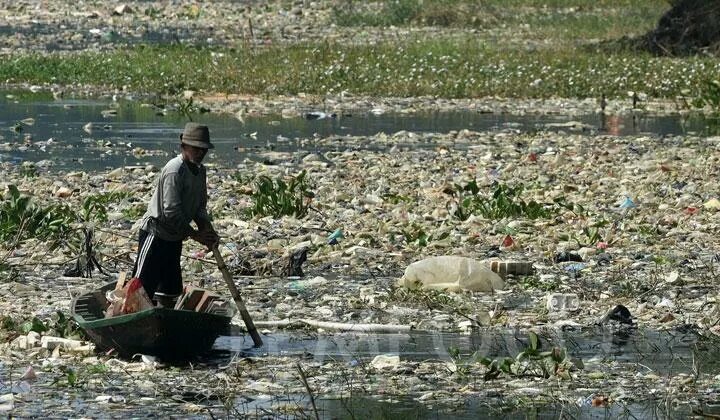 Река цитарум фото Sampah Tutupi Permukaan Sungai Citarum - Foto Tempo.co