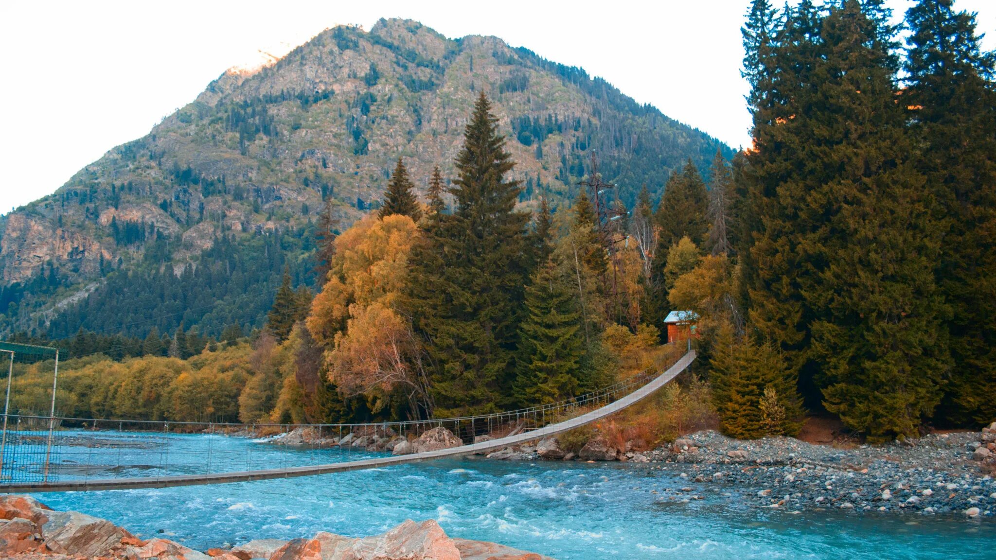 Река теберда фото Яркая осень в горах: самые красивые фото горных районов России