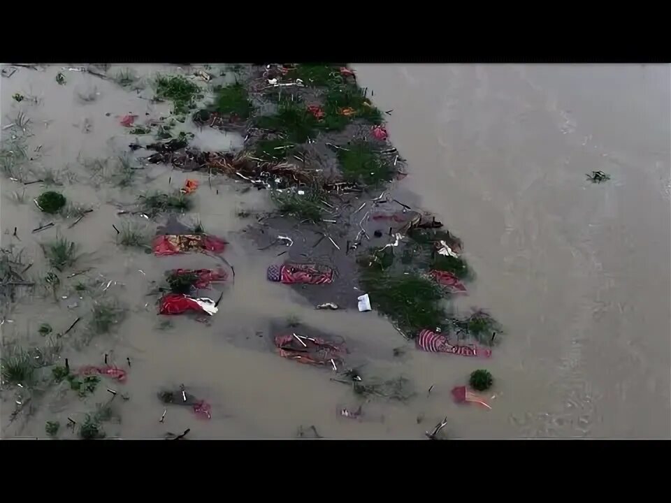 Hundreds of bodies found buried along Indian riverbanks