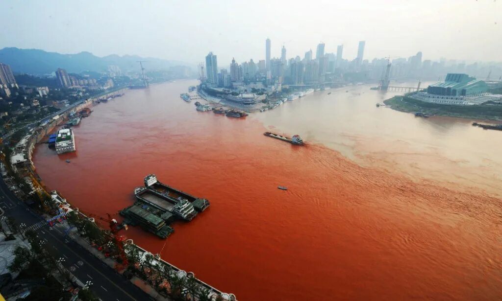 Река в китае янцзы фото The river that DID run red: Residents of Chinese city left baffled after Yangtze