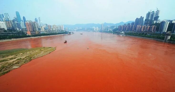 Река в китае янцзы фото Red China: a section of the Yangtze River turns red in Chongqing, China River, R