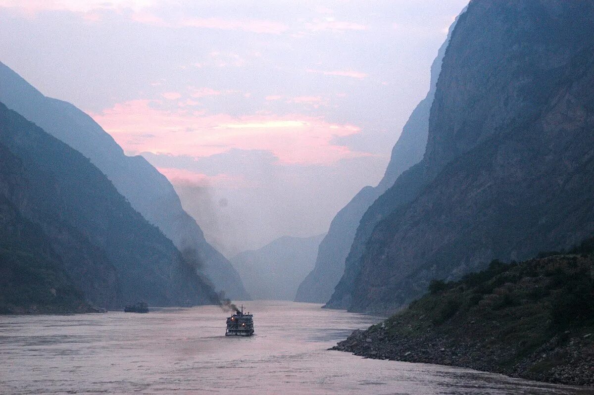 Река янцзы фото File:Dusk on the Yangtze River.jpg - Wikipedia