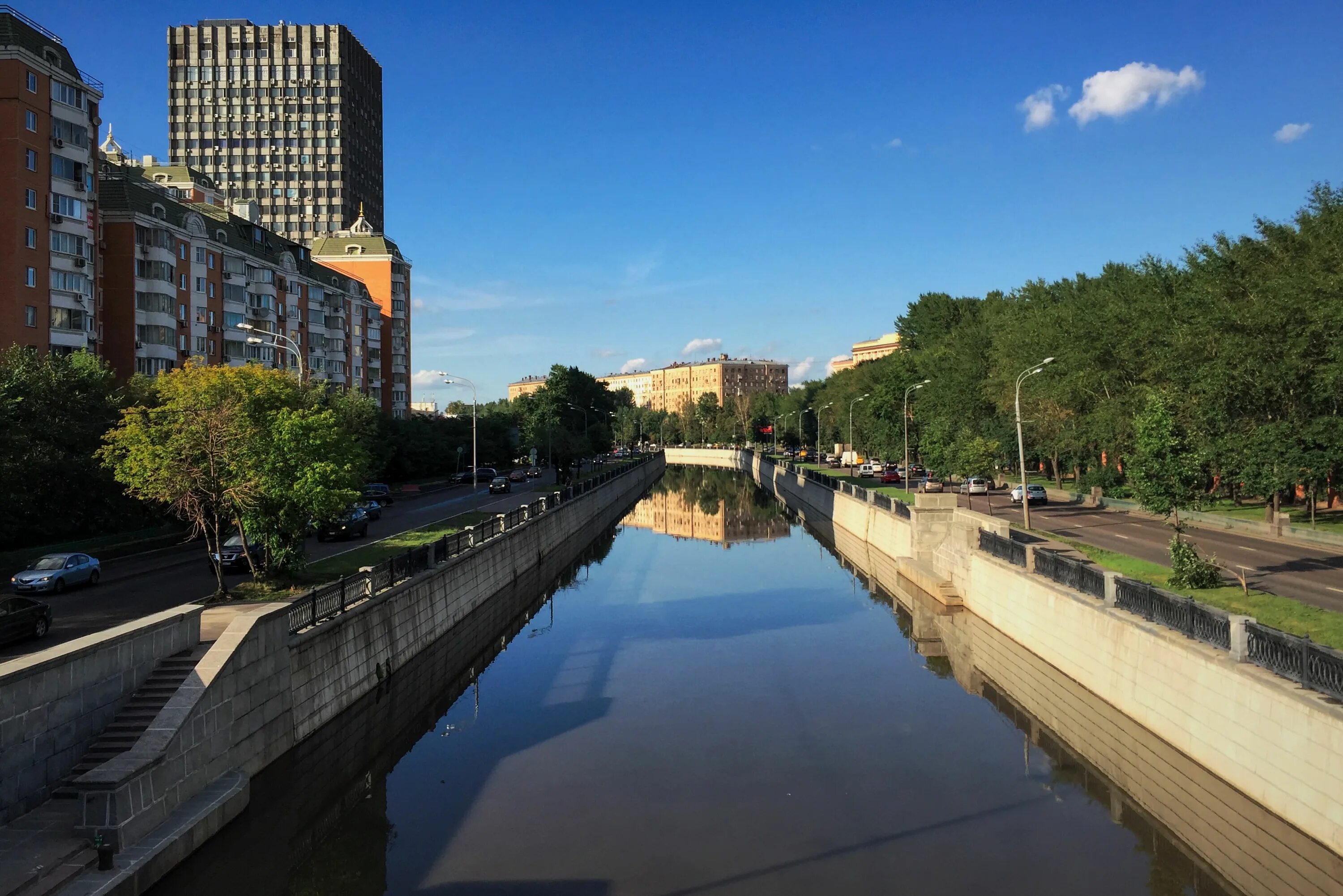 Река яуза фото File:Moscow, Rubtsovskaya and Semyonovskaya Embankments (31378696682).jpg - Wiki