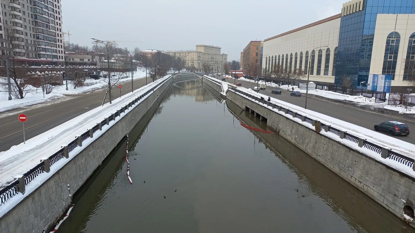 Река яуза в москве фото Вид на реку Яузу с Электрозаводского пешеходного моста / МоскваВид на реку Яузу 